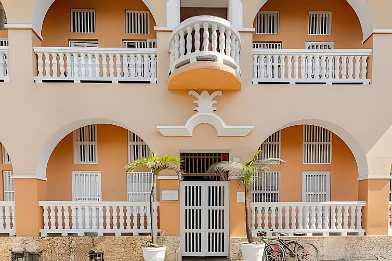 Centro histórico de Cartagena con vista al mar y a la murall