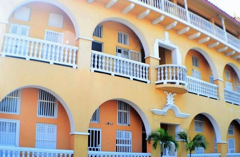 Centro histórico em Cartagena com vistas do mar e a muralha