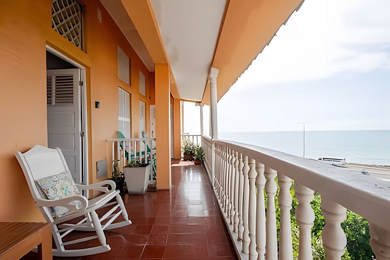 Centro histórico em Cartagena com vistas do mar e a muralha