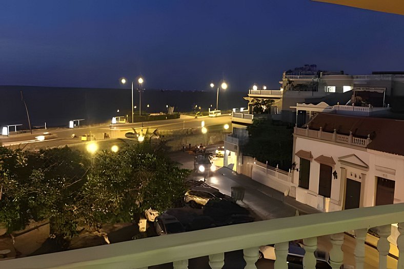 Centro histórico em Cartagena com vistas do mar e a muralha